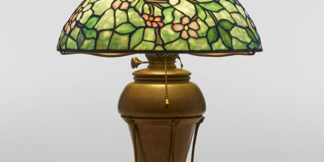 illuminate-your-space-with-tiffany-table-lamps-and-apliques-tiffany